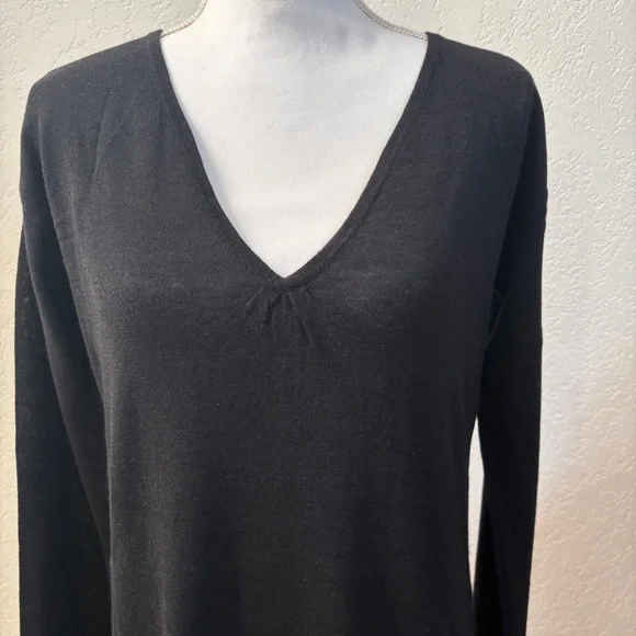 New Amateurs Black Long Sleeve V-neck Cashmere Dress - Picture 3 of 10